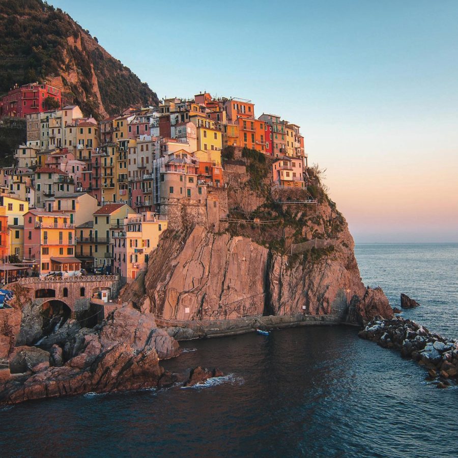 Borgo delle Cinque Terre sulla costa ligure, dove Wedcast registra il podcast del tuo matrimonio